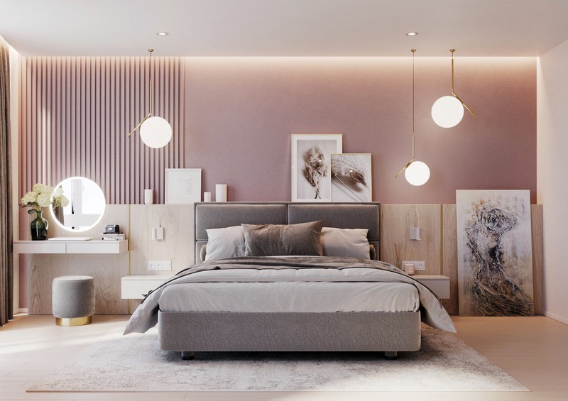 Phòng ngủ màu hồng pastel nổi bật dưới ánh đèn.