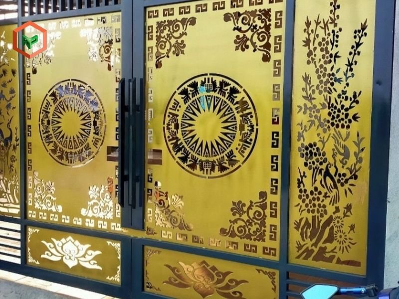 Cổng nhà sơn nhũ đồng