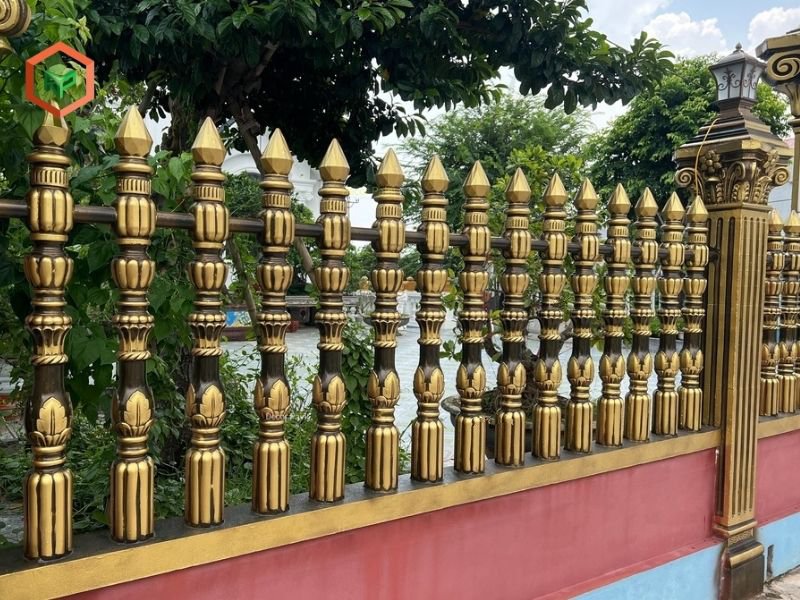 Hàng rào sơn nhũ đồng