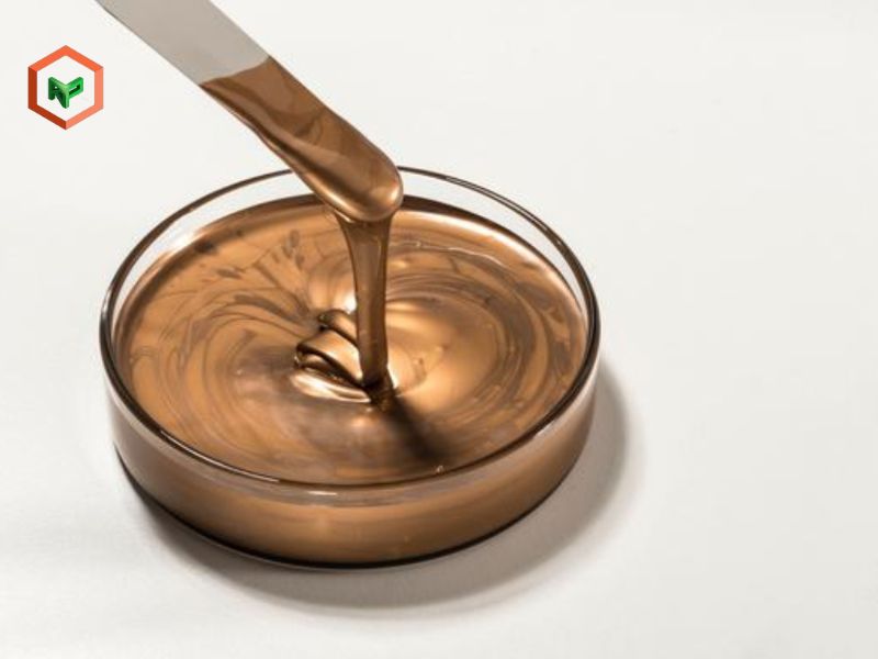 Pha sơn đúng tỷ lệ giúp màu sắc đồng đều và bề mặt sơn mịn màng