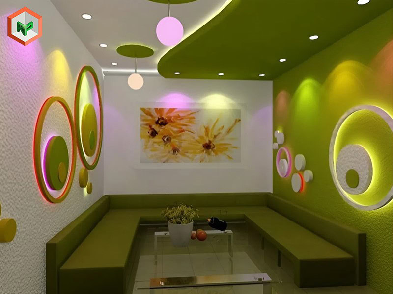 Phòng karaoke sơn hiệu ứng phối xanh lá và trắng nghệ thuật