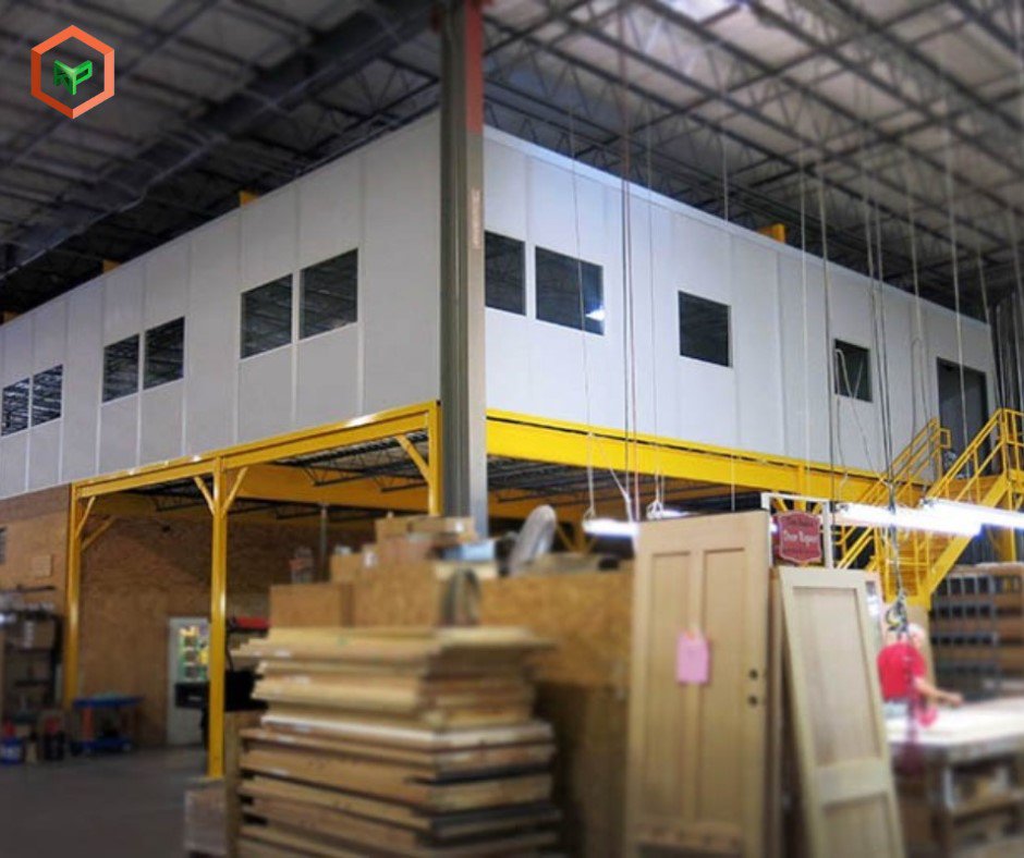 Phối Màu Sơn Cho Nhà Xưởng Như Thế Nào Tối Ưu? 24 Mẫu 2: Văn phòng nhà xưởng này sử dụng màu trắng sáng làm chủ đạo