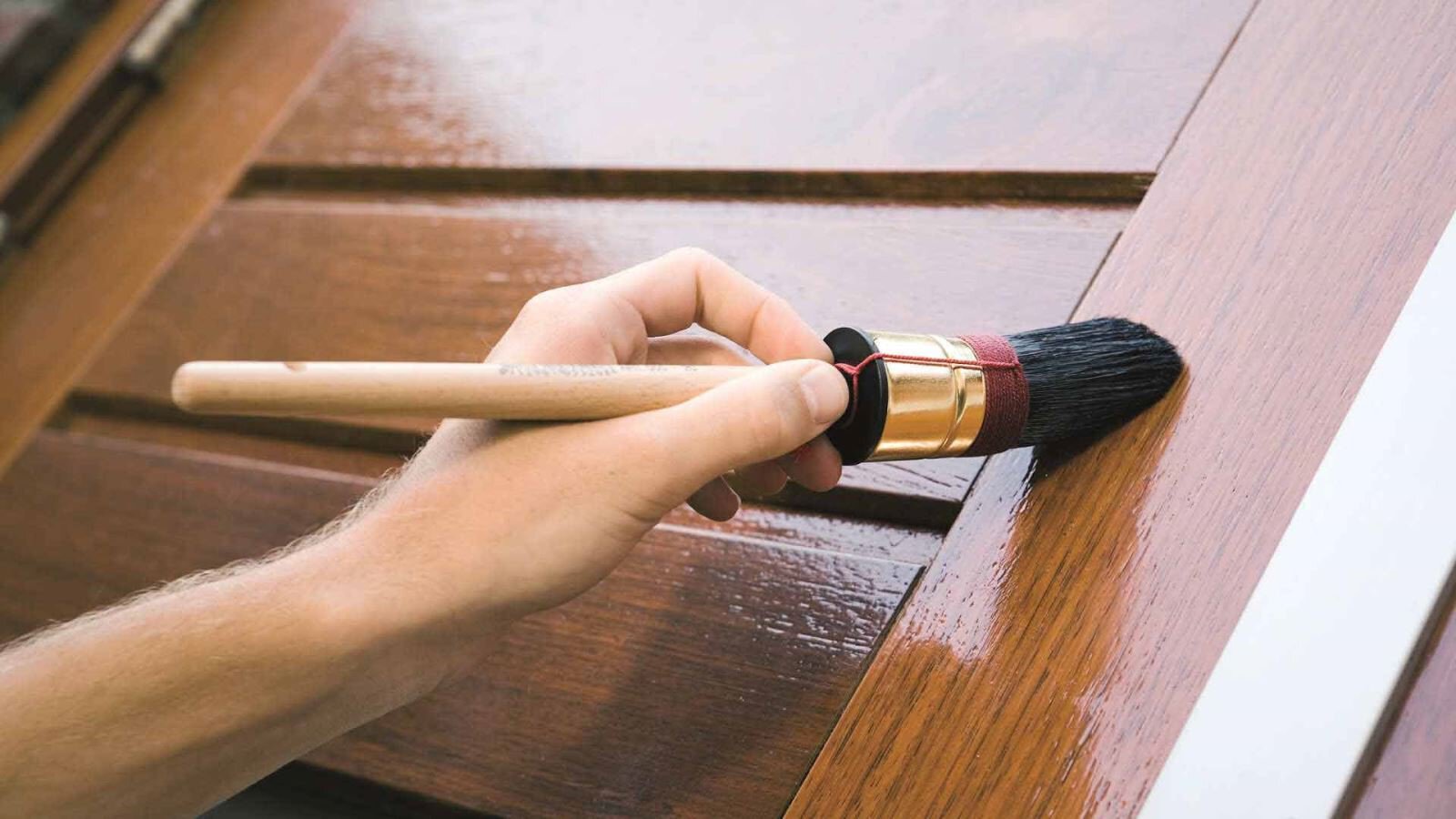 Hướng Dẫn Sơn Lại Đồ Gỗ Đơn Giản, Đúng Kỹ Thuật 16 Sơn màu là bước quan trọng tạo nên vẻ đẹp cho đồ gỗ