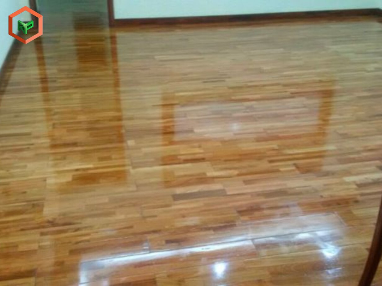 Keo bóng hoạt động bằng cách tạo ra một lớp màng mỏng trên bề mặt vật liệu