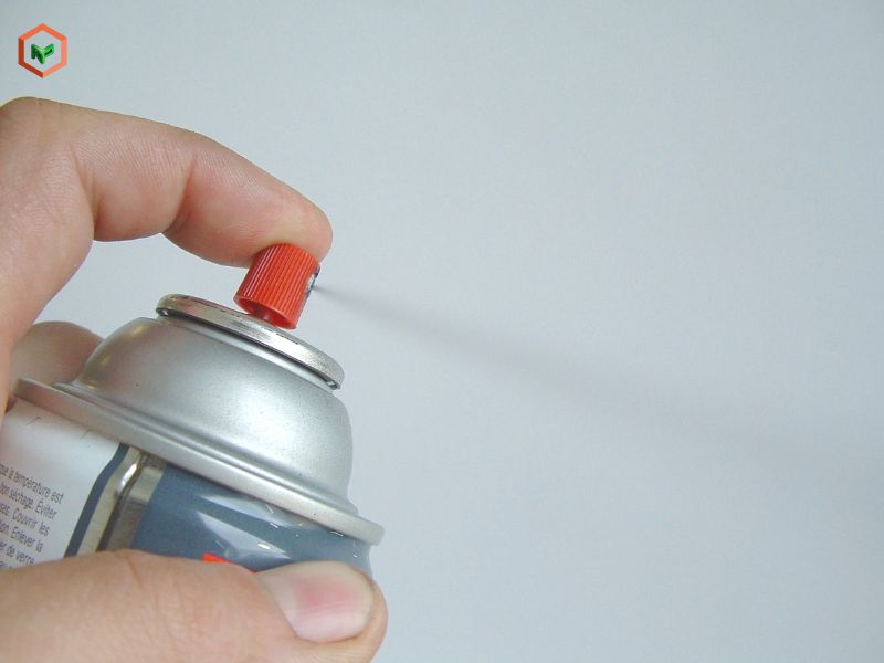 Sơn xịt là một loại sơn được đóng gói trong bình xịt áp suất